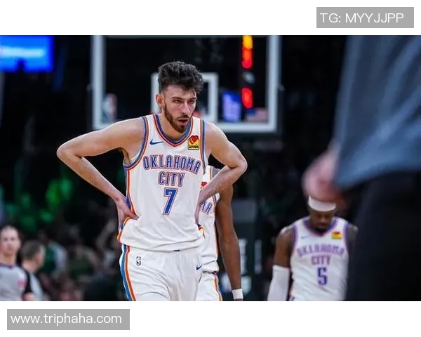 状态也太好了!霍姆格伦首节三分4中4砍下14分!