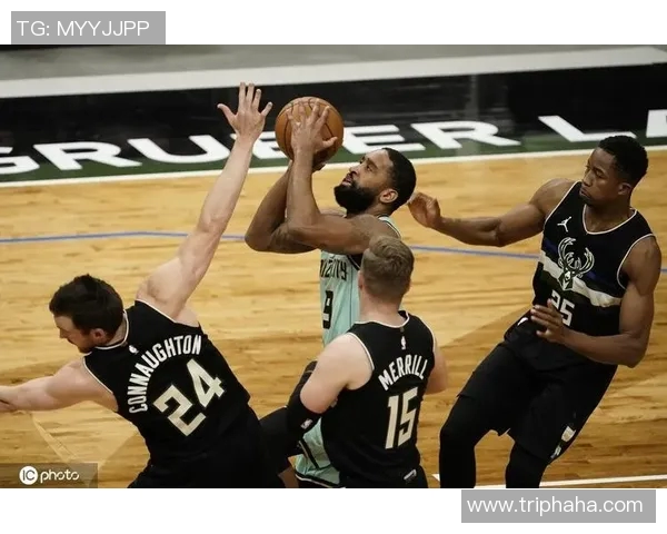 黄蜂队以111-100战胜雄鹿队，布里奇斯砍下20分终结连败